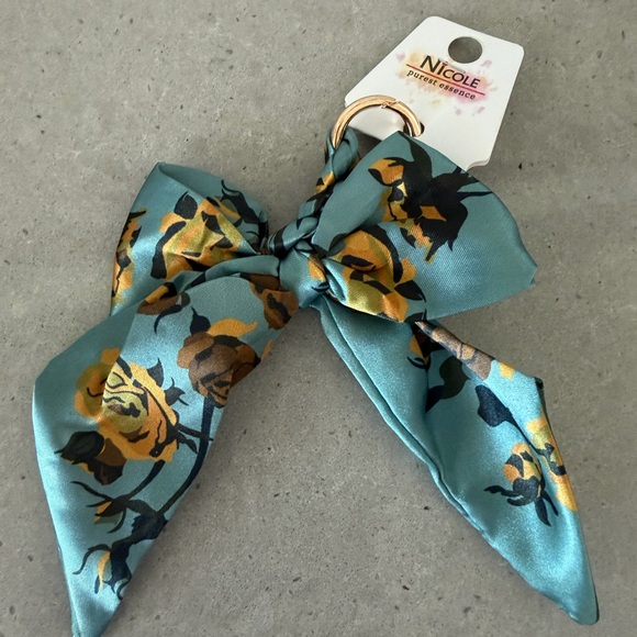 Nicole Bow Key Holder purse or bag Charm in various designs - Picture 2 of 7